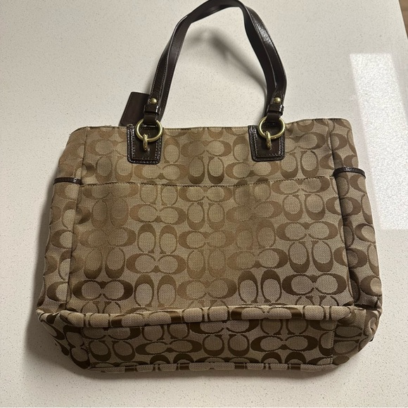 Coach Shoulder Bag - Picture 4 of 8